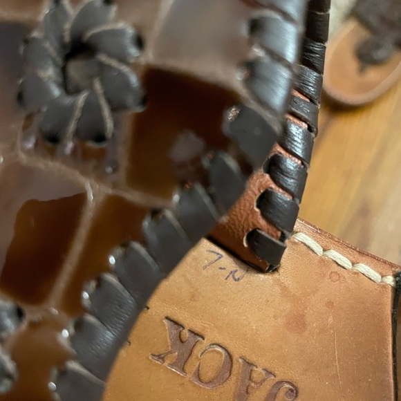 CLOSET CLEANOUT 👋 Newport Croc Jack Sandal in Patent Brown by Jack Rogers - Picture 4 of 4